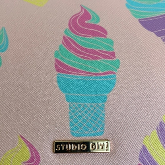Studio DIY Can’t Clutch This Ice Cream “Highway to Friday” Bag Charm Clutch NWOT - Picture 4 of 11